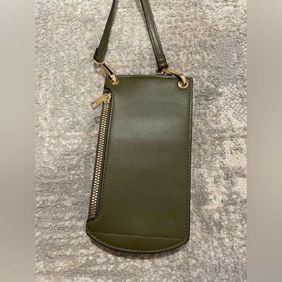 A New Day Green Crossbody Wallet Rose Gold Colored Hardware Phone Slot EUC - Picture 6 of 9